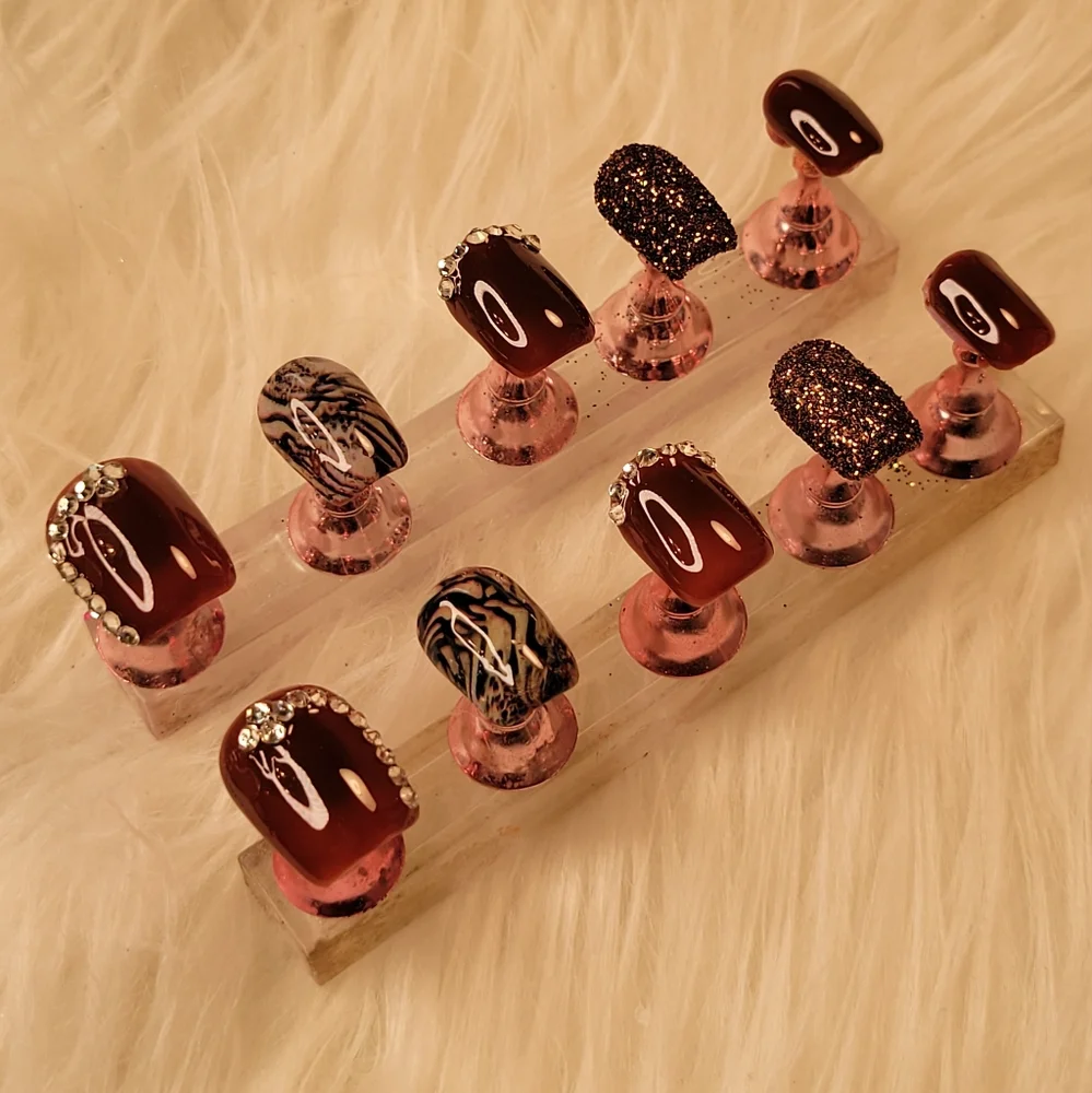 Press on nails - Picture 3 of 4